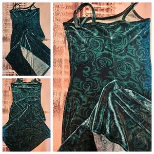 Beautiful --M studio--women's velvet Long dress color Kelly green  size medium